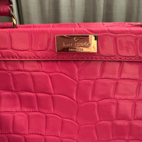 Kate Spade Alice Ridgley Avenue Wkru2707 Vibrant Pink Croc-Embossed Tote - Picture 2 of 3
